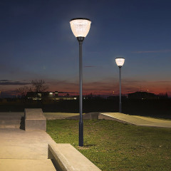 Cali Large post Light PVP200 BL insitu pic 1 Web Rez